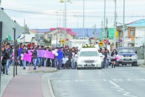 Masivo adiós rindieron a estudiante  fallecida en dramáticas circunstancias