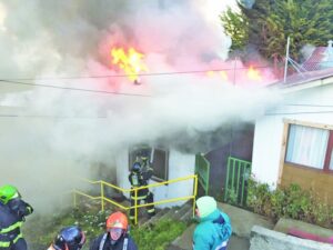 Familia damnificada requiere ayuda de  la comunidad