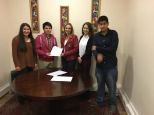 Senadora Goic ingresa proyecto  ganador en Torneo de Debate