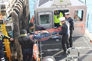 Tripulante con fuertes síntomas de apendicitis debió ser evacuado desde zona de pesca
