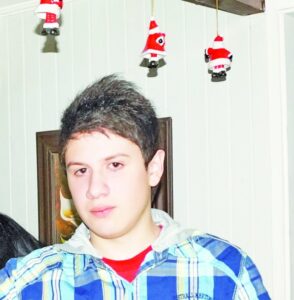 Servicio de Salud Magallanes compromete ayuda para que joven no pierda la vista
