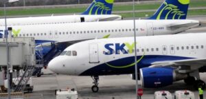 SKY extiende a sábado y domingo la suspensión de vuelos por huelga de funcionarios
