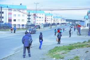 Falta de locomoción, velocidad en las calles, choferes ebrios y perros abandonados son sólo algunos problemas