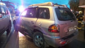 Dos personas lesionadas y daños de consideración fue el resultado de nuevo accidente protagonizado por un chofer ebrio