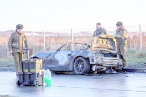 Nuevo atentado incendiario afectó auto de funcionario de la PDI, quien resultó herido
