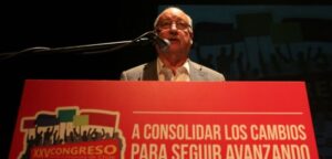 Guillermo Teillier es reelegido por unanimidad como presidente del Partido Comunista