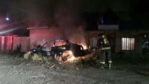 Dos vehículos resultaron destruídos por incendios en horas de esta madrugada