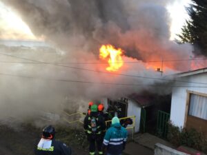 Fuego destruye vivienda en su totalidad en sector Rio Seco