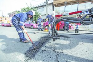 Bacheadora asfáltica  inició lucha contra los hoyos urbanos pendientes