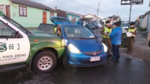 Accidente de tránsito entre un vehículo particular y un camioneta de Carabineros