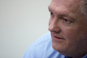 Kusanovic pide intervención por licencias de conducir