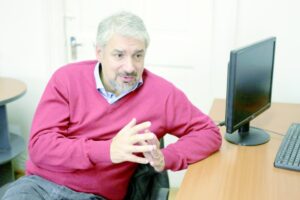 Ministro Ernesto Ottone lanzó fuertes críticas a infraestructura del Teatro Municipal