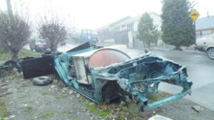 Basuras, fierros y chatarra ensucian la calle Zenteno en el Barrio Sur
