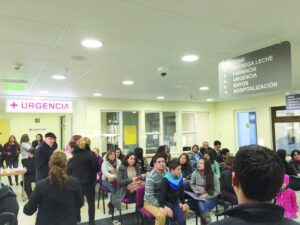 Más de 100 personas postularon a 29 puestos de trabajo en salud