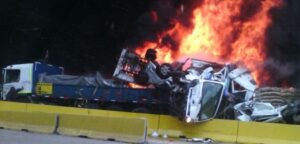 Al menos 5 muertos y 8 heridos en accidente que dejó vehículos incendiados en Viña del Mar