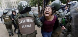 Burgos respalda a Carabineros: Se insistió en marchar donde no había autorización