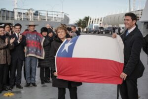 Jefa de Estado reconoce a la conectividad como uno de  los principales problemas de la zona más austral del país