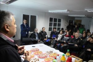 Obras Públicas se reunió  con comunidad de  Puerto Williams por  proyecto de aeródromo