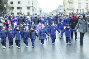 Dos establecimientos educacionales fueron protagonistas del desfile dominical