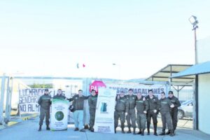 Gendarmes movilizados amenazan no dejar salir ni regresar internos