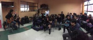 Cantautor Manuel Garcia compartió experiencias con vecinos de Puerto Williams