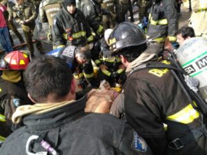 Muere guardia durante incendio iniciado por manifestantes en Valparaíso