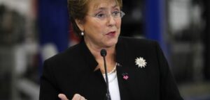 Adimark: Presidenta Bachelet cumple un año con aprobación inferior al 30%