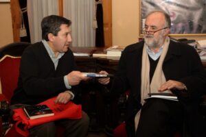 El alcalde recibió la visita del destacado escritor nacional  Marco Antonio De La Parra