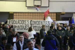Acto del Día de los Trabajadores fue interrumpido por miembros de la toma 