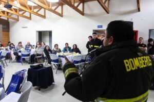 Gasco y Bomberos lanzaron ante los  vecinos campaña “invierno seguro”