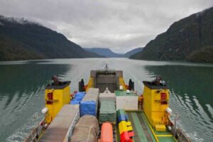 Navimag asegura que el lunes logrará embarcar todo el ganado que está en espera