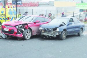 Auto que era remolcado protagonizó accidente