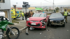 Dos personas lesionadas deja colisión entre dos vehículos marca Hyundai