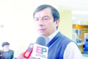 14. 500 licencias de conducir se tramitan cada año en Dirección del Tránsito