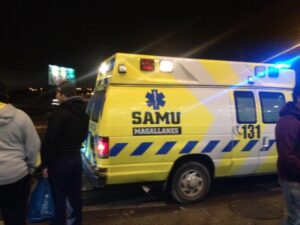 Niño de 11 años cae desde escalera mecánica en el mall