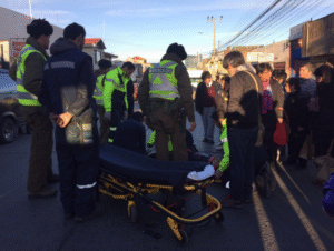 Hombre fue atropellado hace escasos minutos en calle Errázuriz