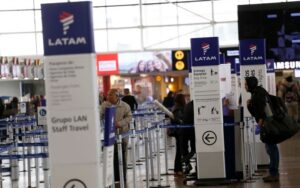 Latam anuncia que suspende sus vuelos hacia Venezuela
