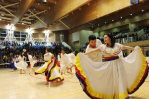 Éxito de público en el tugar-tugar en el polideportivo municipal de Natales