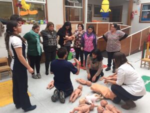 CESFAM Mateo Bencur realizó charla preventiva de reanimación cardiopulmonar