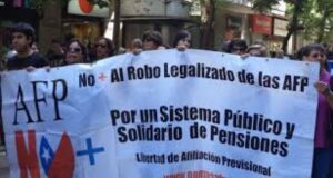 “Jubilados encapuchados” esperan marchar por Santiago este 30 de junio
