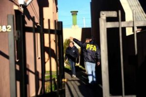 Por la causa de Los Sauces, policías federales allanan propiedades de Cristina Kirchner en Santa Cruz