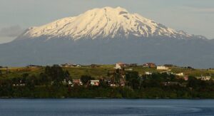 Sernageomin declara Alerta Amarilla para el volcán Calbuco tras aumento de sismicida