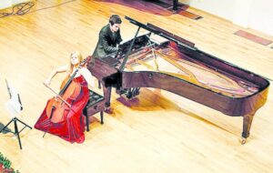Concierto de violonchelo y piano en  homenaje a Croacia, en Museo Regional