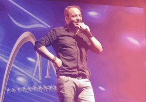 Cantante español Marcos Lluna ofreció charla magistral en Punta Arenas