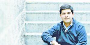 Radonich presenta libro de uno de los líderes de “Revolución Pingüina”