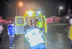 Mujer falleció tras ser atropellada a sólo 30 metros de su hogar: conductor se dio a la fuga
