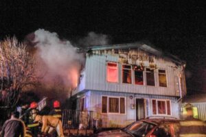 Falla eléctrica habría detonado  incendio que dejó siete damnificadas