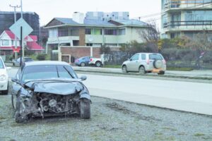 Diversas reacciones en las redes sociales ante vehículo que  voló a exceso de velocidad provocando cuantiosos daños