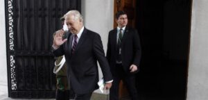 Jorge Burgos presentó su renuncia al cargo de ministro del Interior