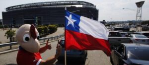 Hinchas de ‘La Roja’ llegan al MetLife Stadium de Nueva Jersey para final ante Argentina